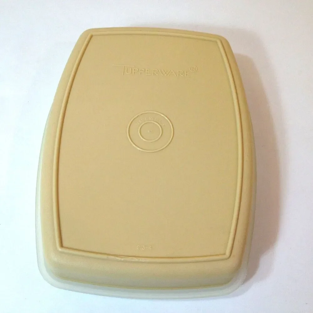 Vintage Tupperware Divided Lunch Snack Container #813-4 with Clear Lid 814-3